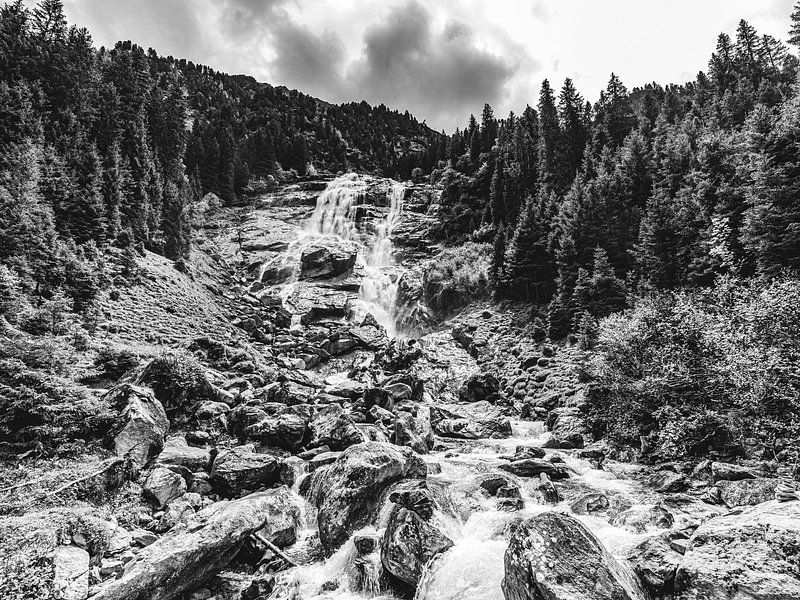 Chute d'eau de Grawa dans la vallée de Stubai au Tyrol - Autriche par Werner Dieterich