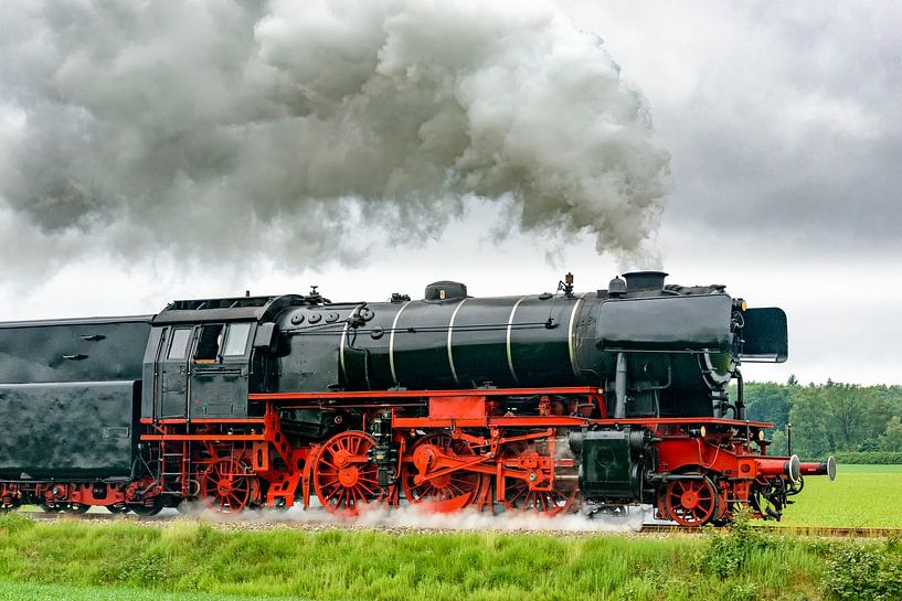 Ancienne locomotive à vapeur tirant des wagons à travers la campagne par Sjoerd van der Wal Photographie