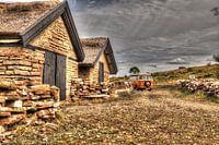 Alter Volkswagen-Bus im historischen Fischerdorf