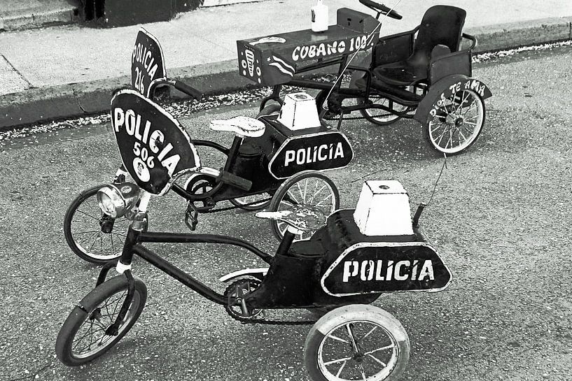 Parking pour petits deux-roues par Gabi Kaula