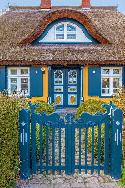Historical thatched house in Born am Darß by Christian Müringer