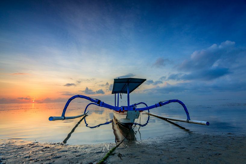 Bali Fischerboot, in Sanur am Meer zum Sonnenaufgang von Fotos by Jan Wehnert