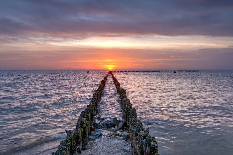 Zonsondergang aan het IJsselmeer bij Hindeloopen van Fotografie Ronald