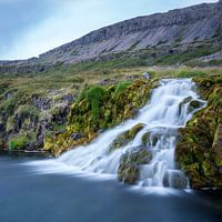 Zauberhafter Wasserfall im Westen Islands