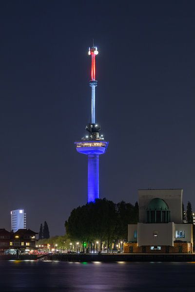 Der Euromast in Rotterdam in Rot, Weiß, Blau von MS Fotografie | Marc van der Stelt
