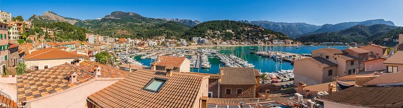 Vue panoramique de Puerto de Soller, Majorque par Alex Winter