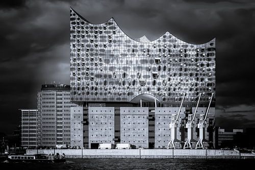 Waves of glass and history by Sabine Wagner