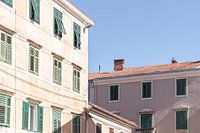 Sonnige Fensterläden in Zadar