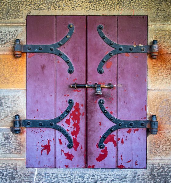 Die Fensterläden sind geschlossen, Cardiff Castle, Wales von Rietje Bulthuis