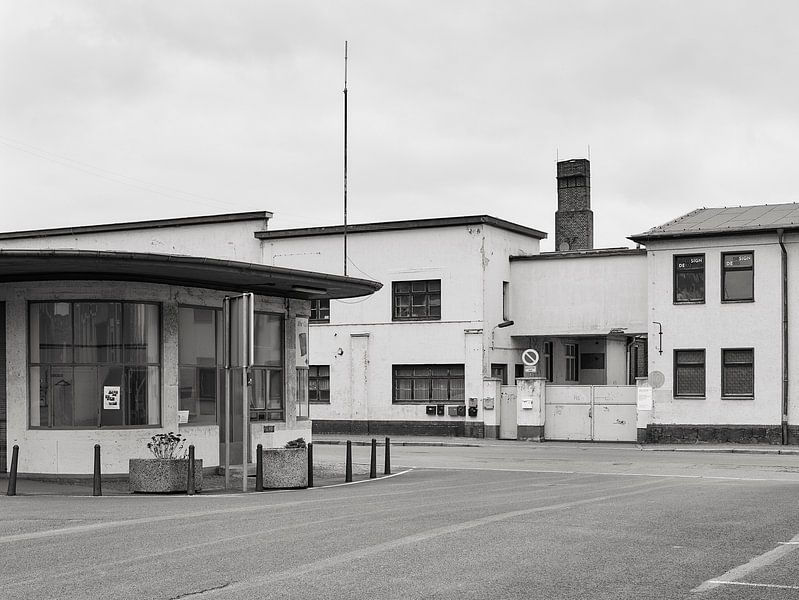 Gatekeeper's house to former factory premises Leipzig-Plagwitz by Michael Moser