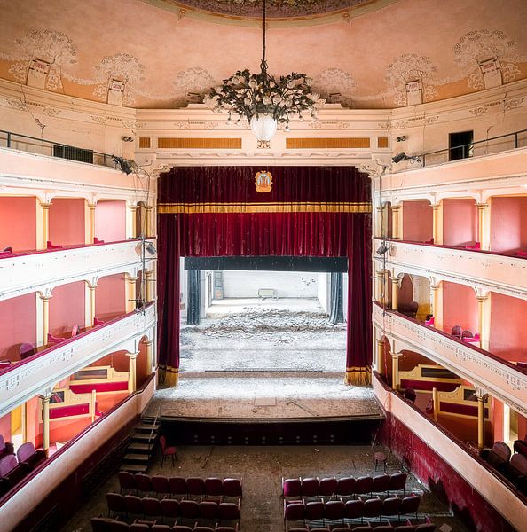 Abandoned Theatre in Decay. by Roman Robroek - Photos of Abandoned Buildings