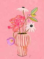 Fleurs dans un vase rayé