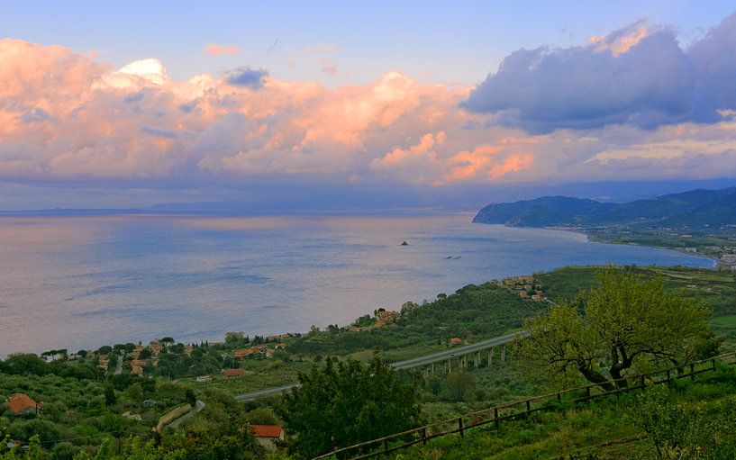 Sonnenuntergang an Siziliens Nordküste von Gisela Scheffbuch
