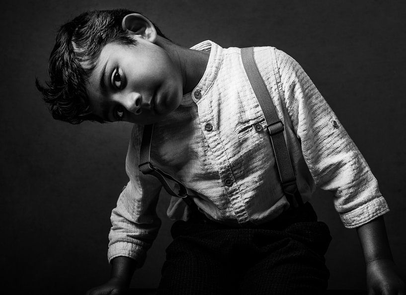 Garçon en noir et blanc par Corine de Ruiter