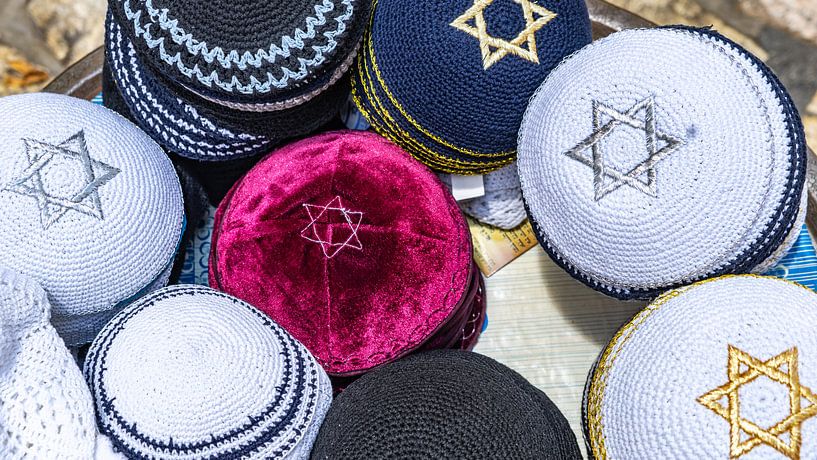 Kippas in Jerusalem von Jessica Lokker