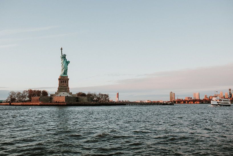 Statue de la Liberté à l'heure de l'or / coucher du soleil | New York City, USA par Trix Leeflang