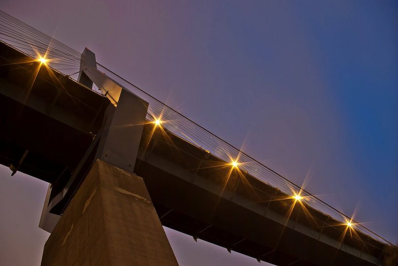 von unten; die Köhlbrandbrücke von Norbert Sülzner