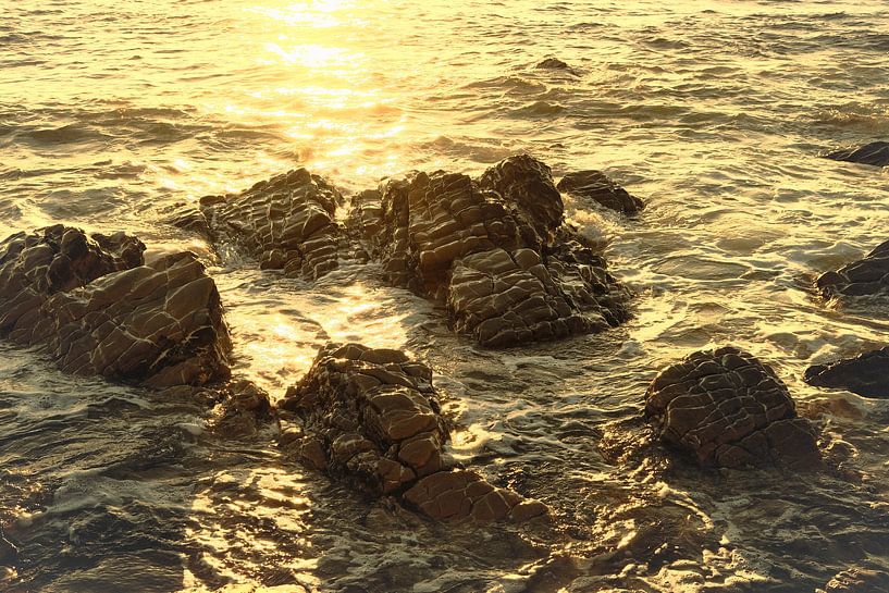 Das warme Sonnenlicht auf dem Meer. von tim eshuis
