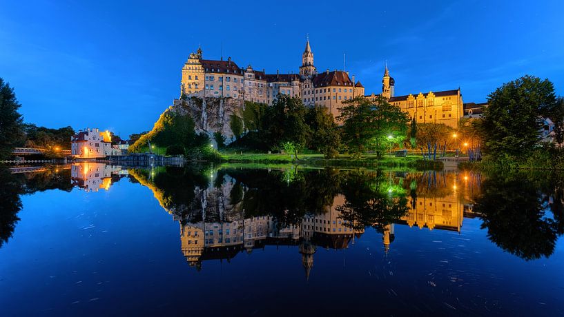 Château de Sigmaringen à l'heure bleue Panorama 16:9 par Uwe Ulrich Grün