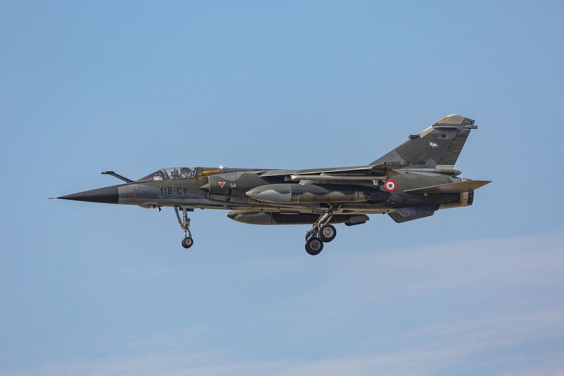 Un Mirage F1 CR français atterrit sur la base aérienne de Leeuwarden. par Jaap van den Berg