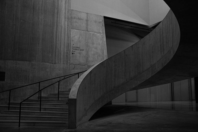 Spiral staircase, Tate Modern in London, black and white by Nynke Altenburg