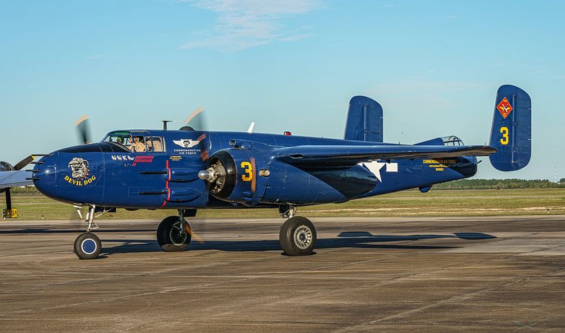 North American B-25J-30-NC Mitchell "Devil Dog". von Jaap van den Berg