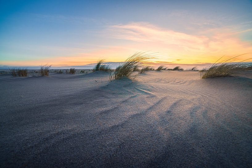 Structures de sable et coucher de soleil par Björn van den Berg