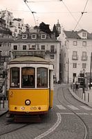 Un tram dans le centre ville de Lisbonne