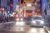 Festlich geschmückte Straße in London