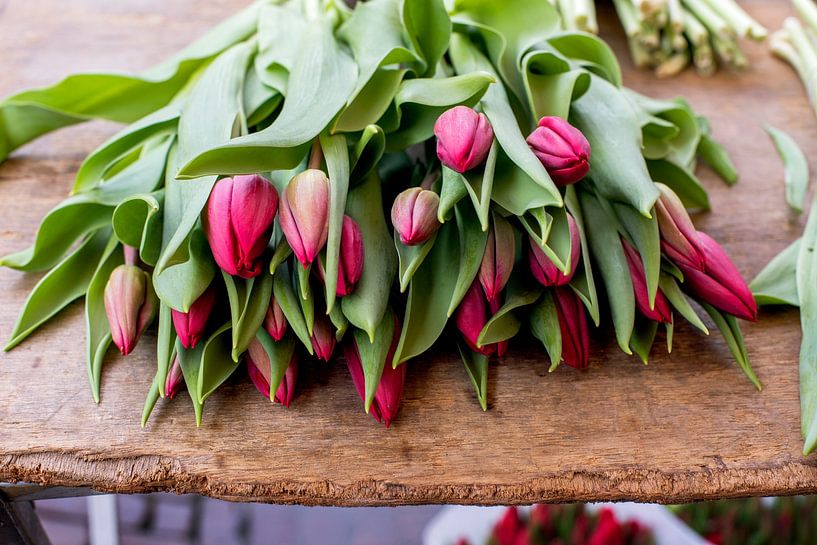 Tulpen auf dem Markttisch von Blond Beeld