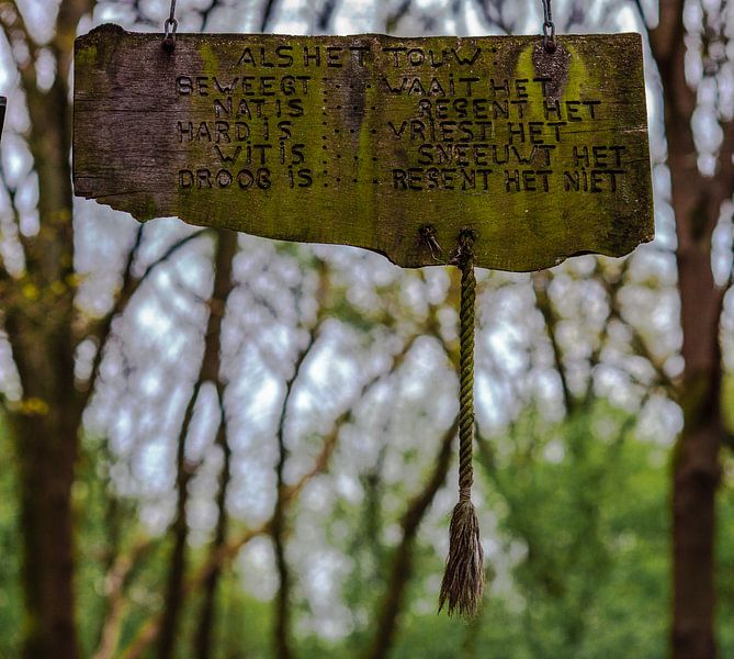 Sign with news on the current weather in the Netherlands by Atelier Liesjes