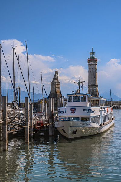Le port de Lindau avec le lion bavarois et le phare par Photoart-Naegele