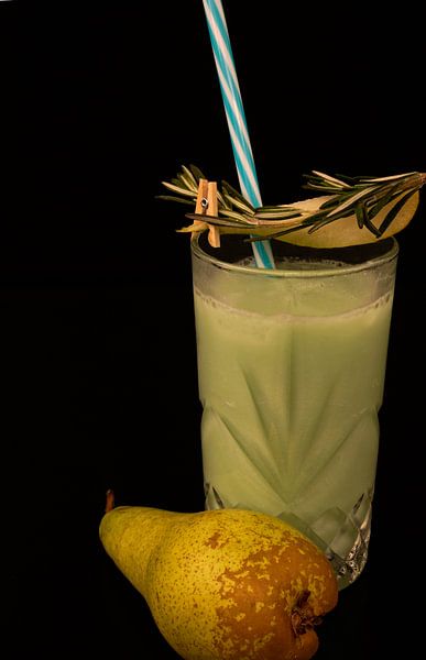 Vodka coconut pear juice cocktail. by Babetts Bildergalerie