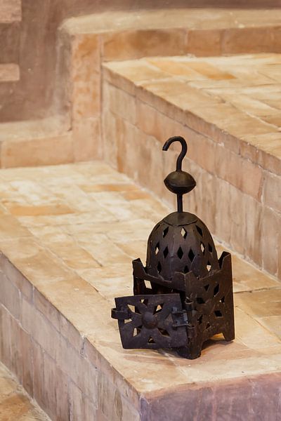 Laterne auf einer Treppe von Adelheid Smitt