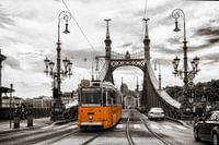 Boedapest - Liberty Bridge met historische tram
