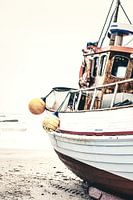 Altes Fischerboot am Strand von Løkken – Nordseeküste Dänemark