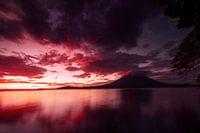 playa mango sonnenuntergang über einer vulkanischen insel