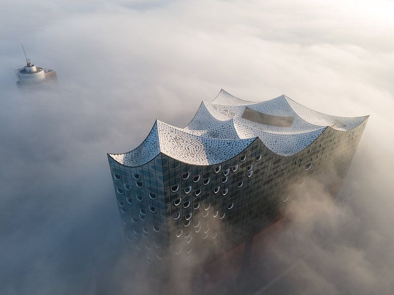 Elbphilharmonie Hamburg im Nebel von thePhilograph