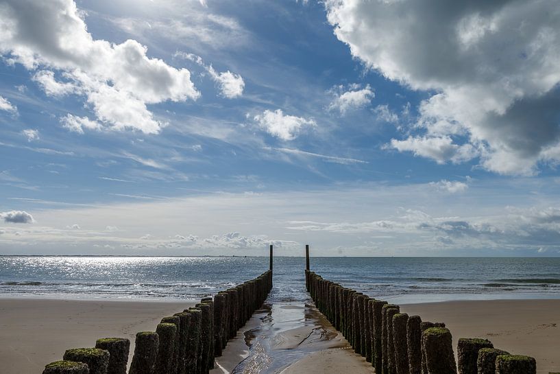 Brise-lames sur la plage près de Vlissingen Zeeland par Menno Schaefer
