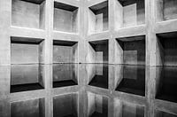 Beton weerspiegeld in olie