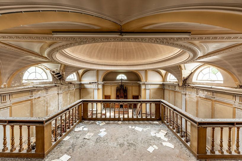 The balcony by William Linders