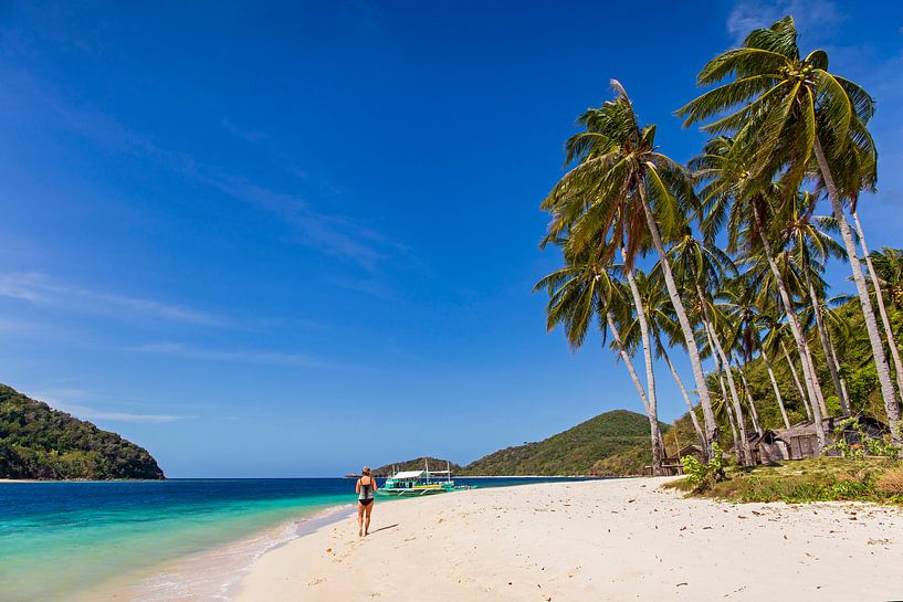 Uninhabited island by Antwan Janssen