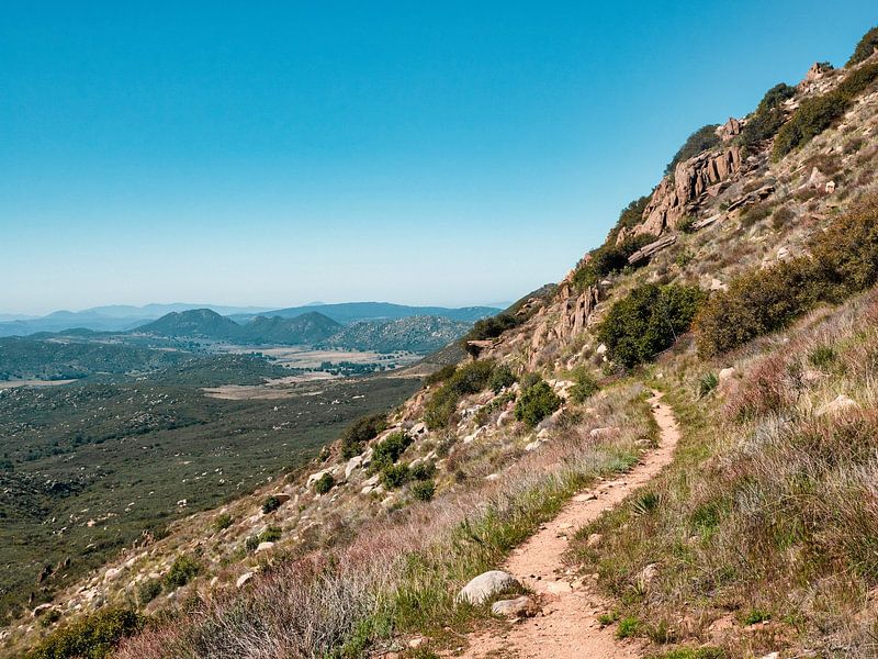 Chemin de randonnée menant au bonheur et au calme intérieurs. par Marc van den Elzen