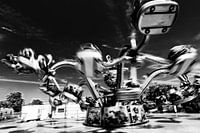 Octopus carrousel in zwart-wit