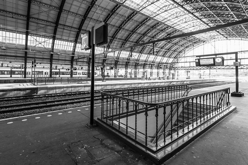 Almost deserted Amsterdam Central train station in Amsterdam by Sjoerd van der Wal Photography