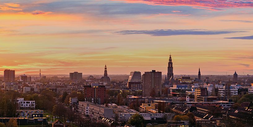 Panorama und Sonnenuntergang über der Skyline von Groningen von Henk Meijer Photography