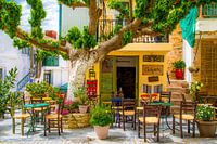 Farbenfrohe traditionelle Taverne auf Kreta, Griechenland