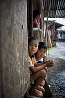 Children in a longhouse 4