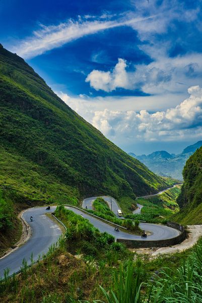 Hairpin bends up the mountain. by Bart Nikkels