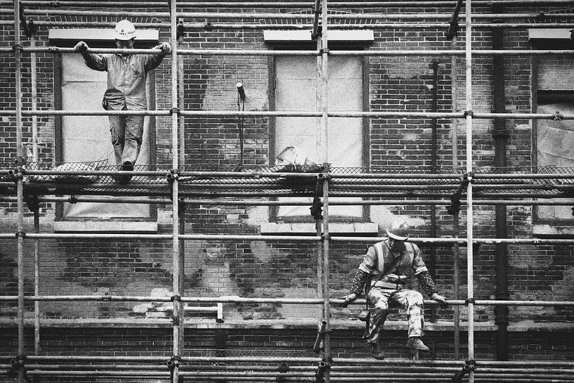 Construction workers in Shanghai 2 by Erik Juffermans